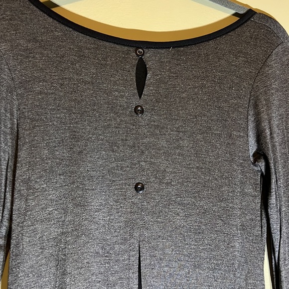 NWOT Celeste GREY & BLACK Tunic  EXQUISITE BACK BUTTON DETAIL - Picture 4 of 6
